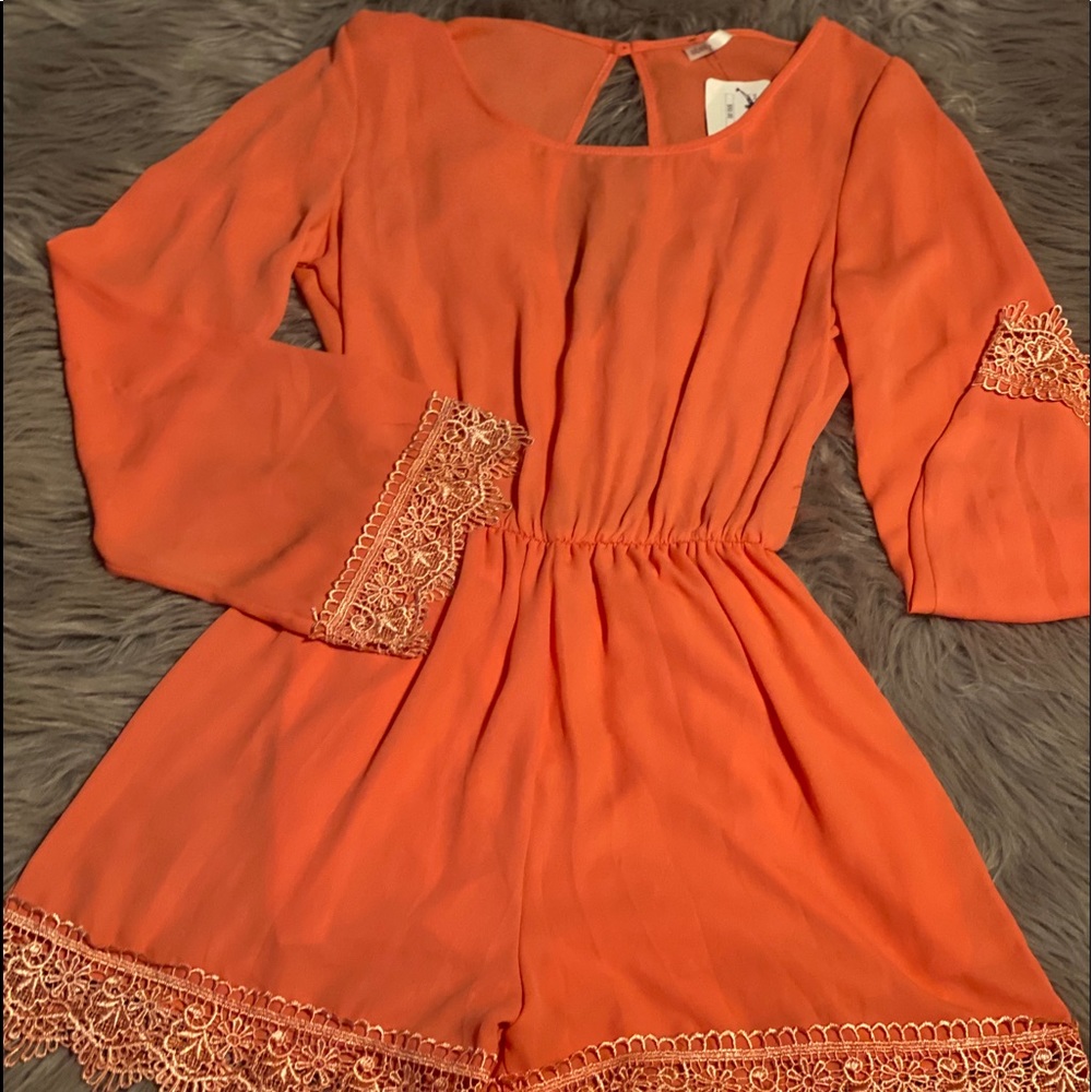 Short Lace trimmed romper !